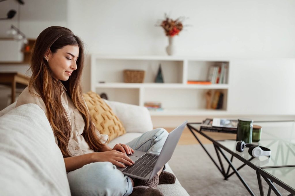 woman completing divorce forms online